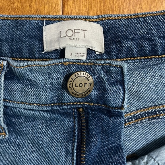 LOFT Outlet Denim Jean Skirt Size 0 Distressed Hem Classic Nautical Coastal - Picture 2 of 6